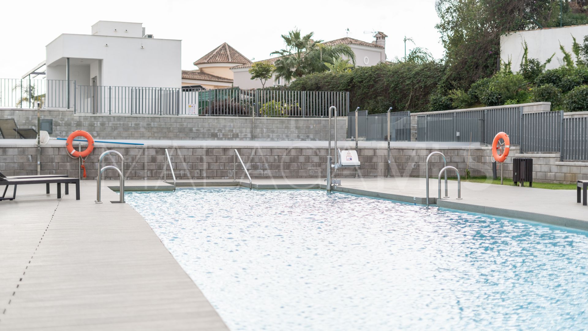Buy 3 bedrooms apartment in Estepona