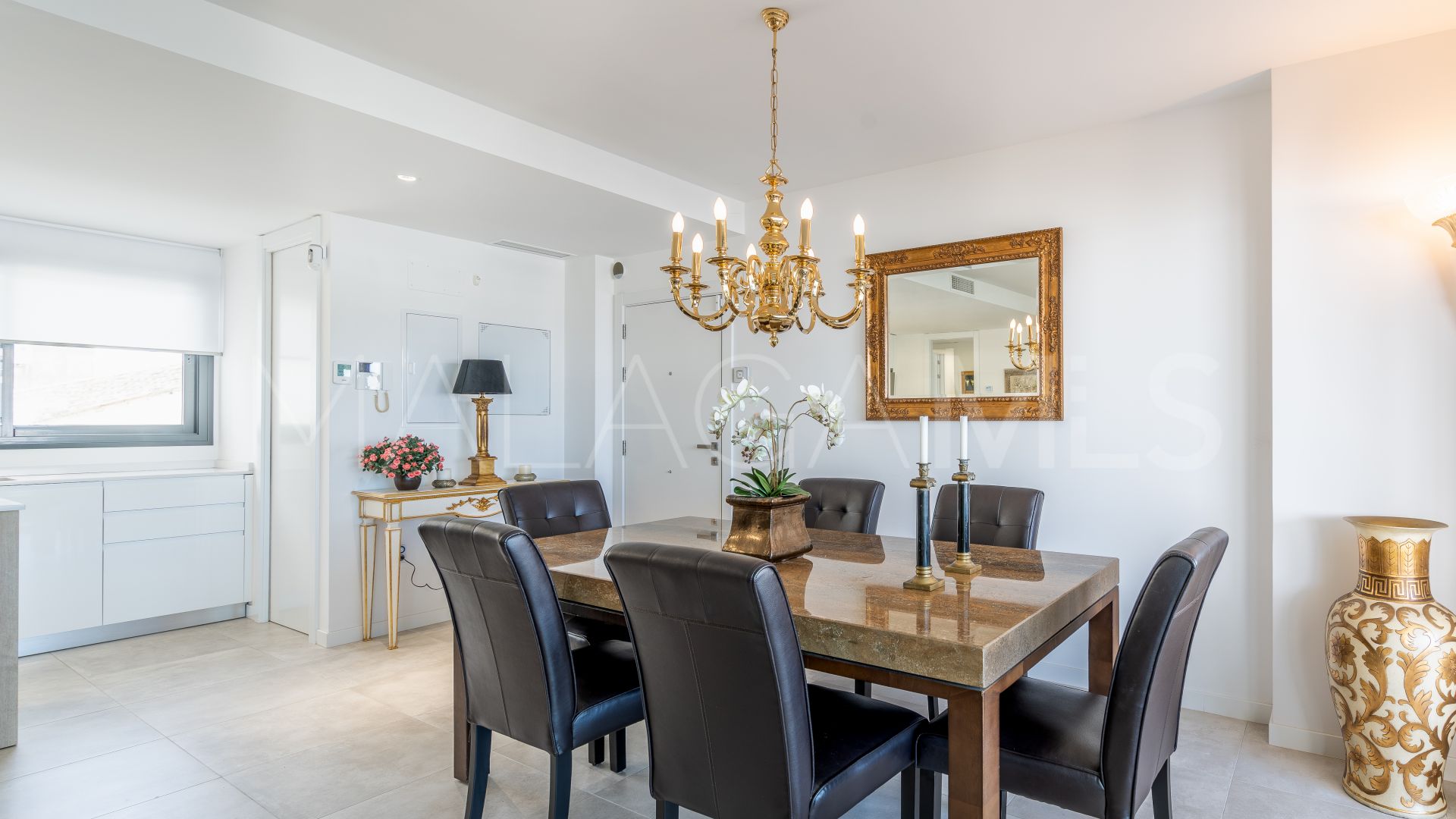 Buy 3 bedrooms apartment in Estepona
