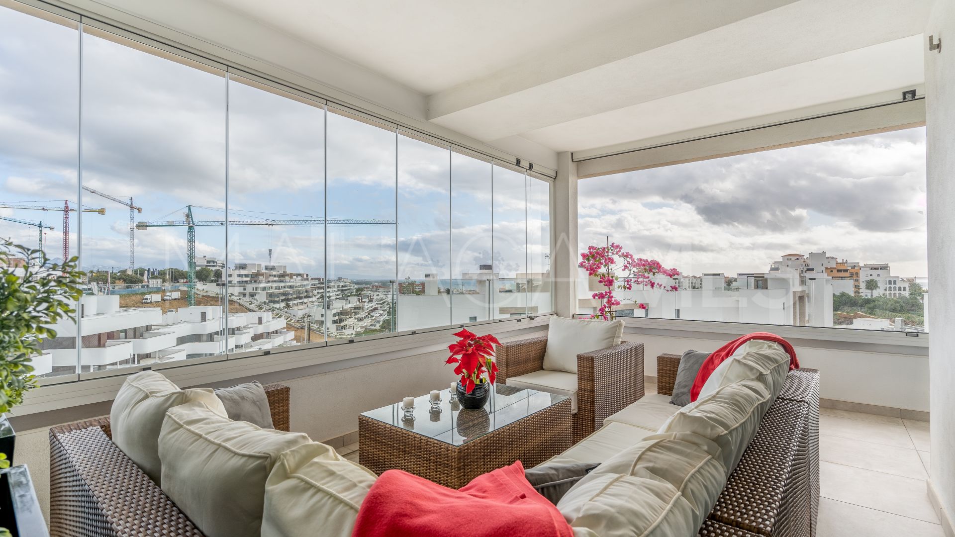 Buy 3 bedrooms apartment in Estepona