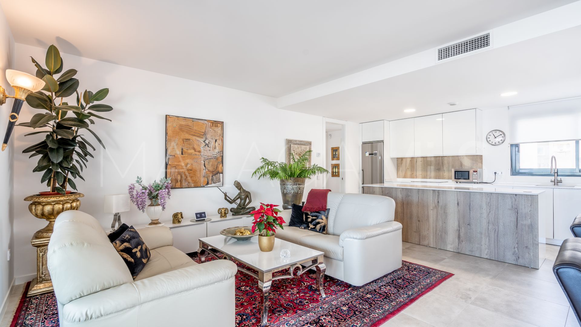 Buy 3 bedrooms apartment in Estepona