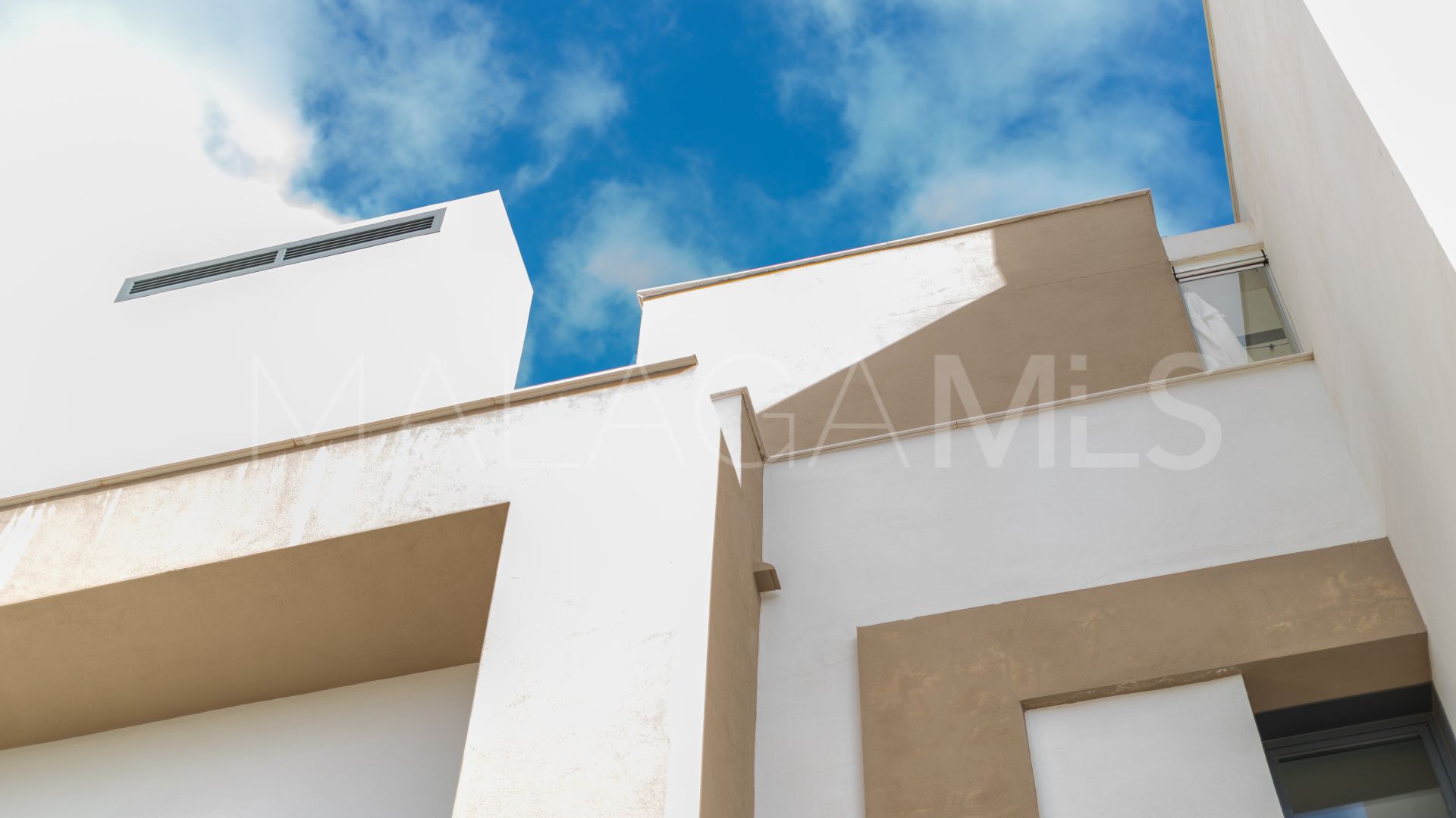 Buy 3 bedrooms apartment in Estepona