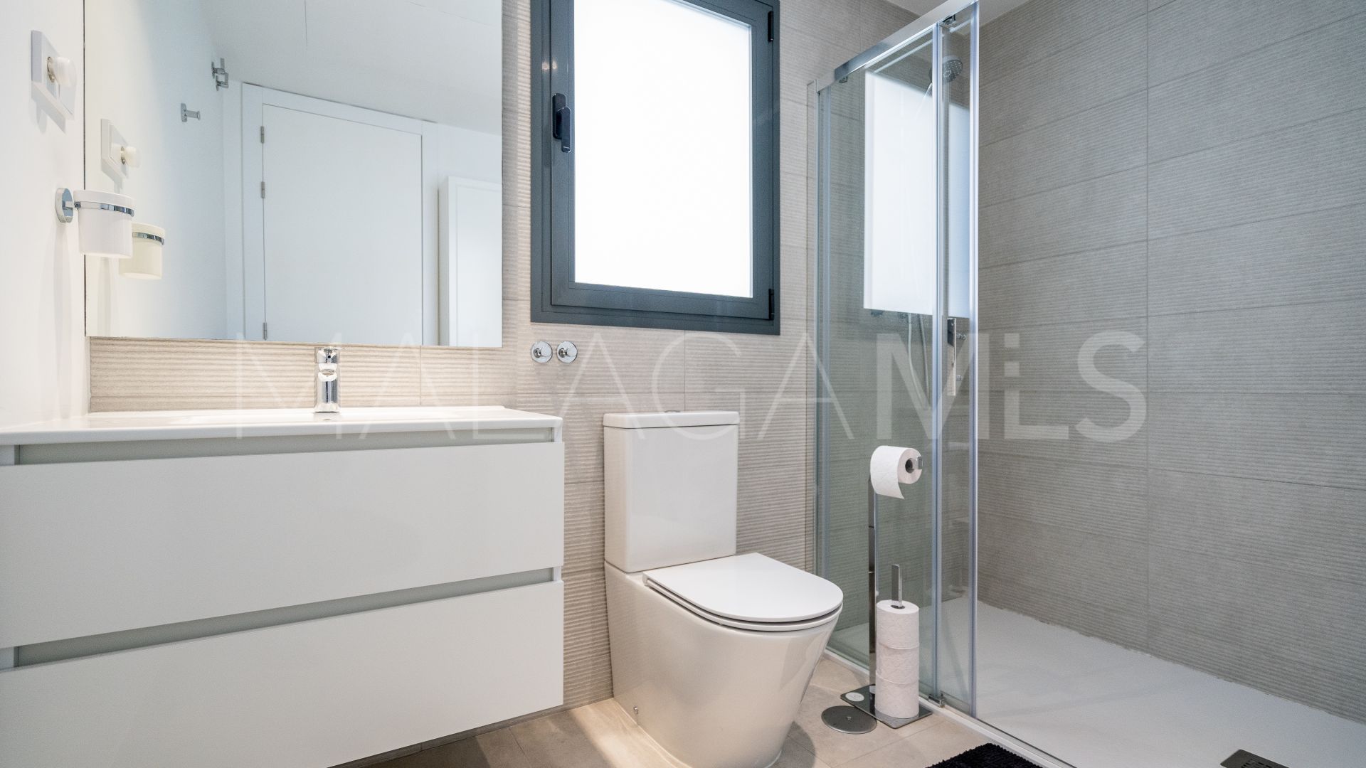 Buy 3 bedrooms apartment in Estepona