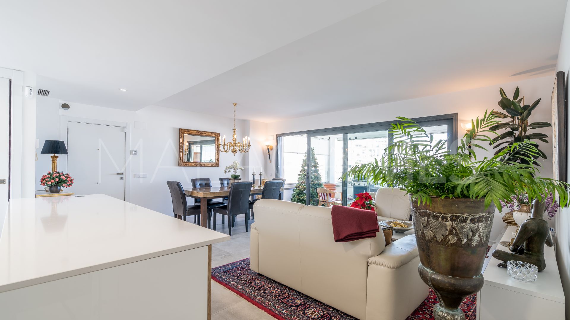 Buy 3 bedrooms apartment in Estepona
