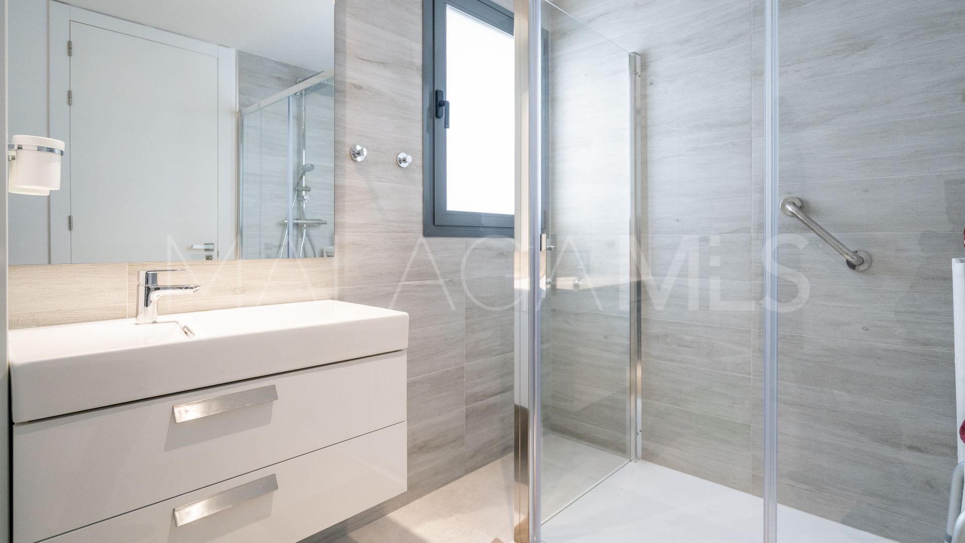 Buy 3 bedrooms apartment in Estepona
