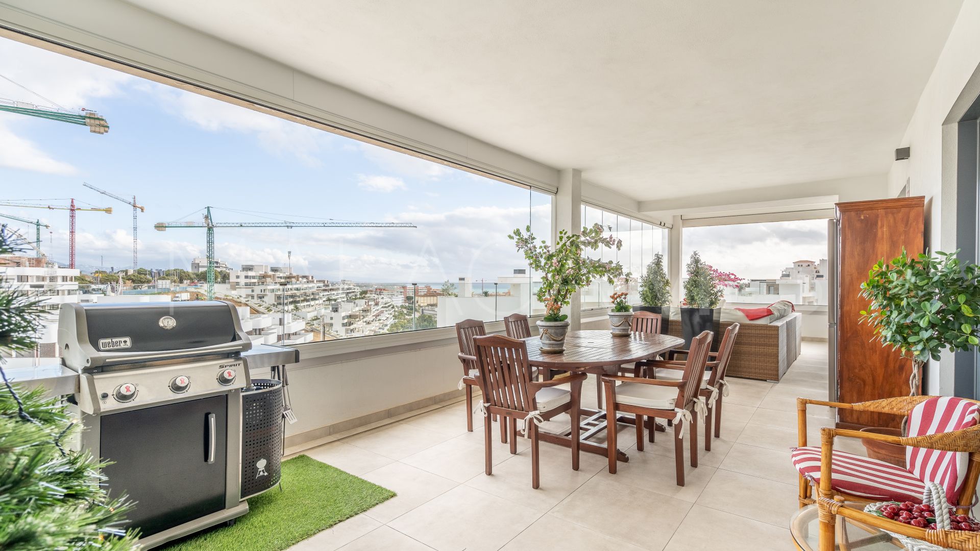 Buy 3 bedrooms apartment in Estepona