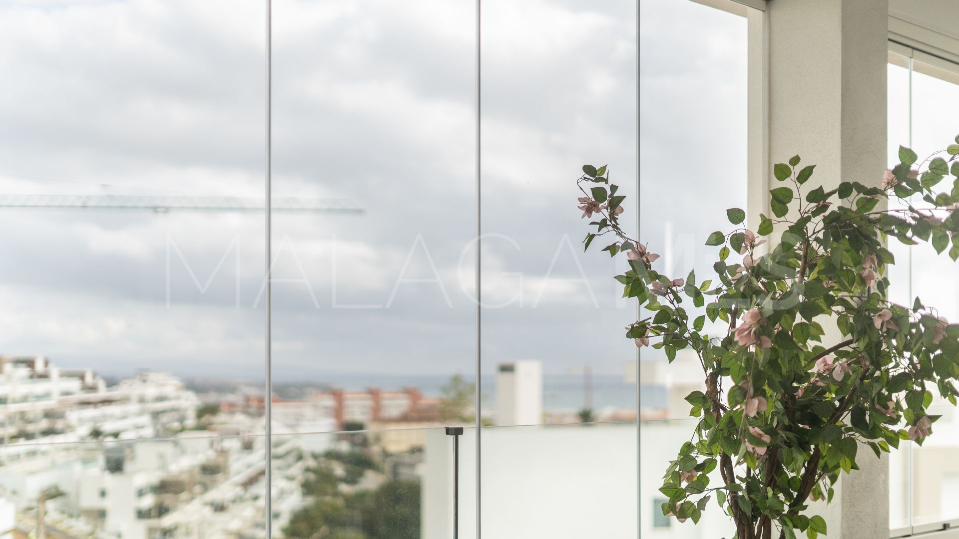 Buy 3 bedrooms apartment in Estepona