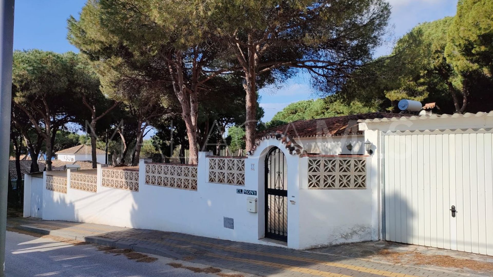 Villa for sale in Artola