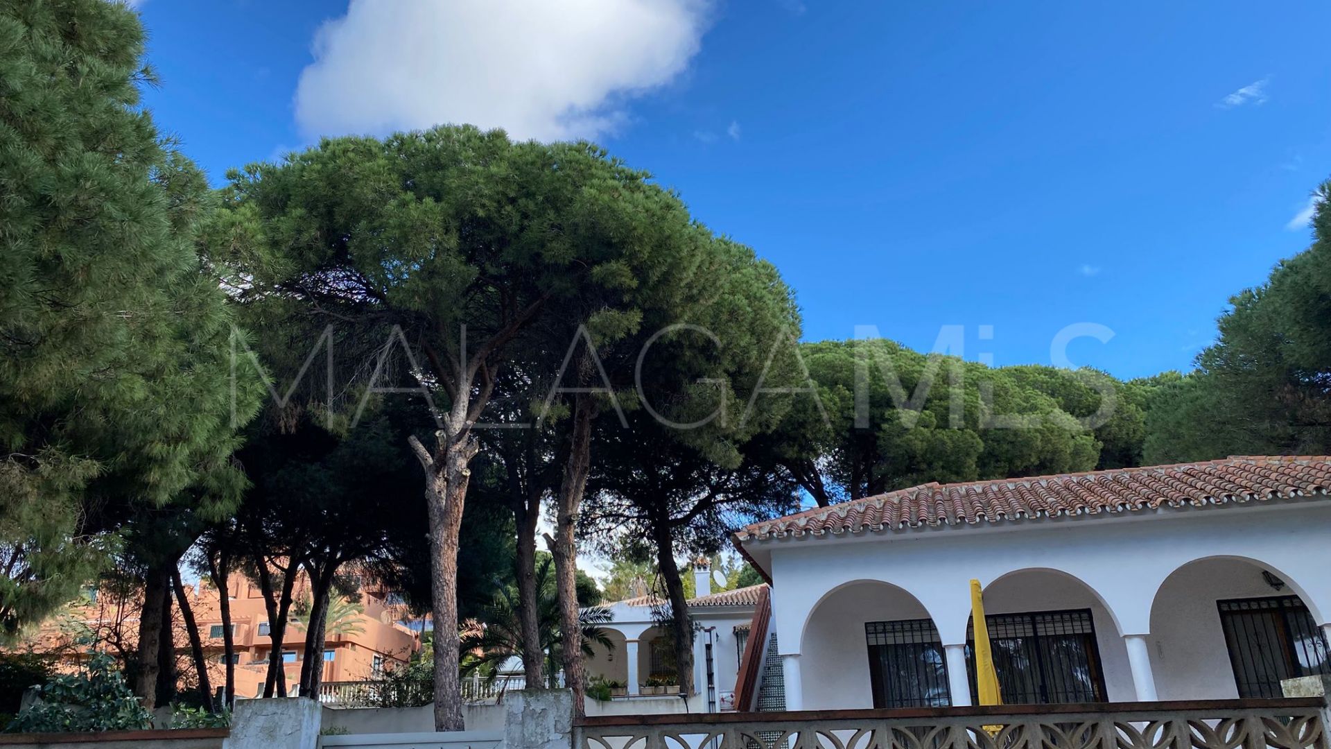 Villa for sale in Artola