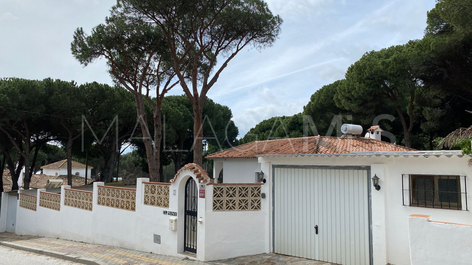 Villa for sale in Artola