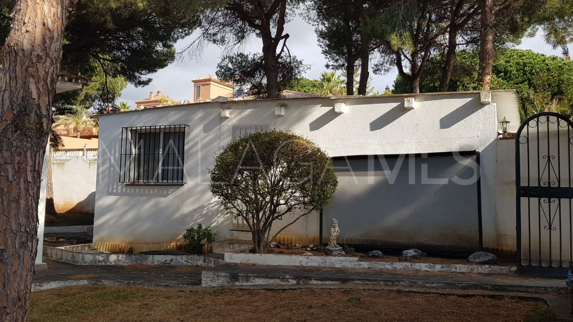 Villa for sale in Artola