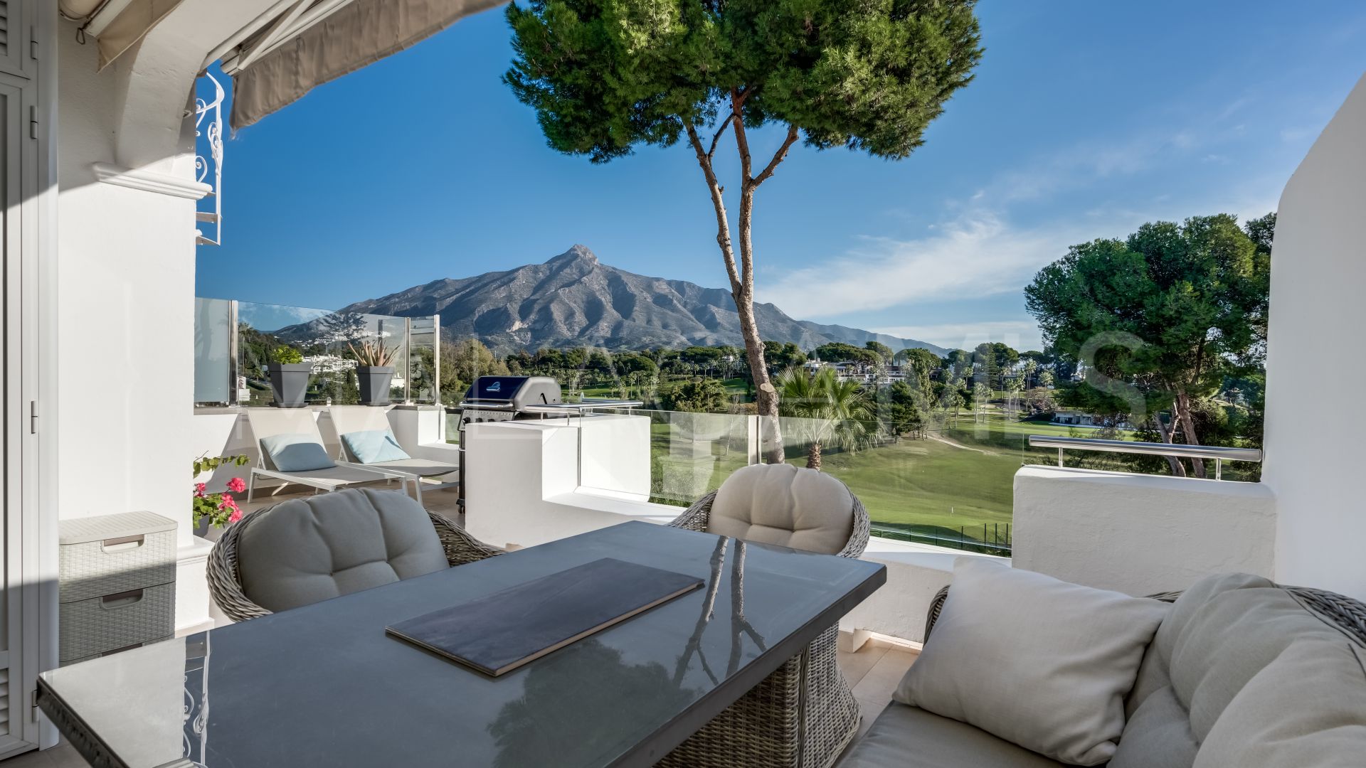 Atico a la venta in Nueva Andalucia de 2 bedrooms