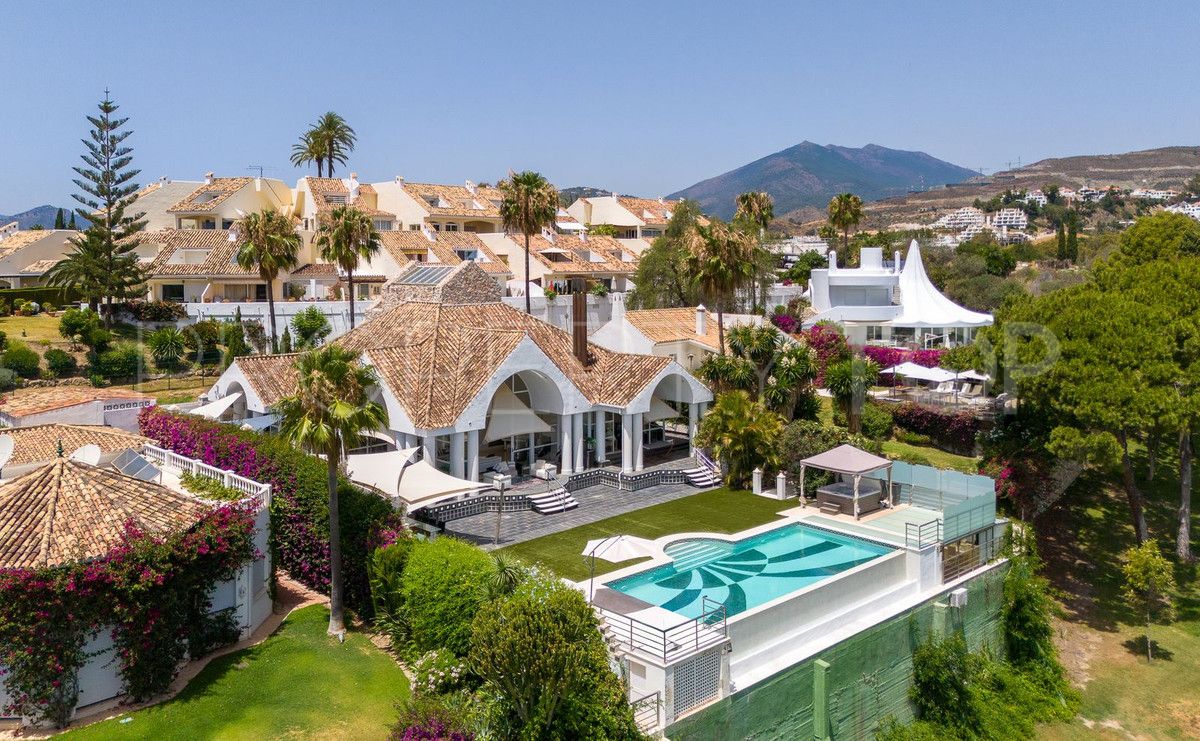 Villa con 6 dormitorios en venta en Nueva Andalucia