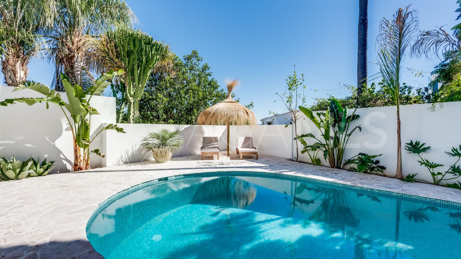 Villa for sale in Nueva Andalucia