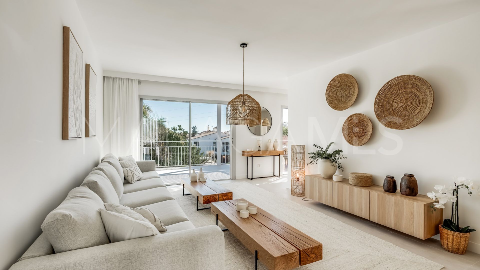 Villa for sale in Nueva Andalucia