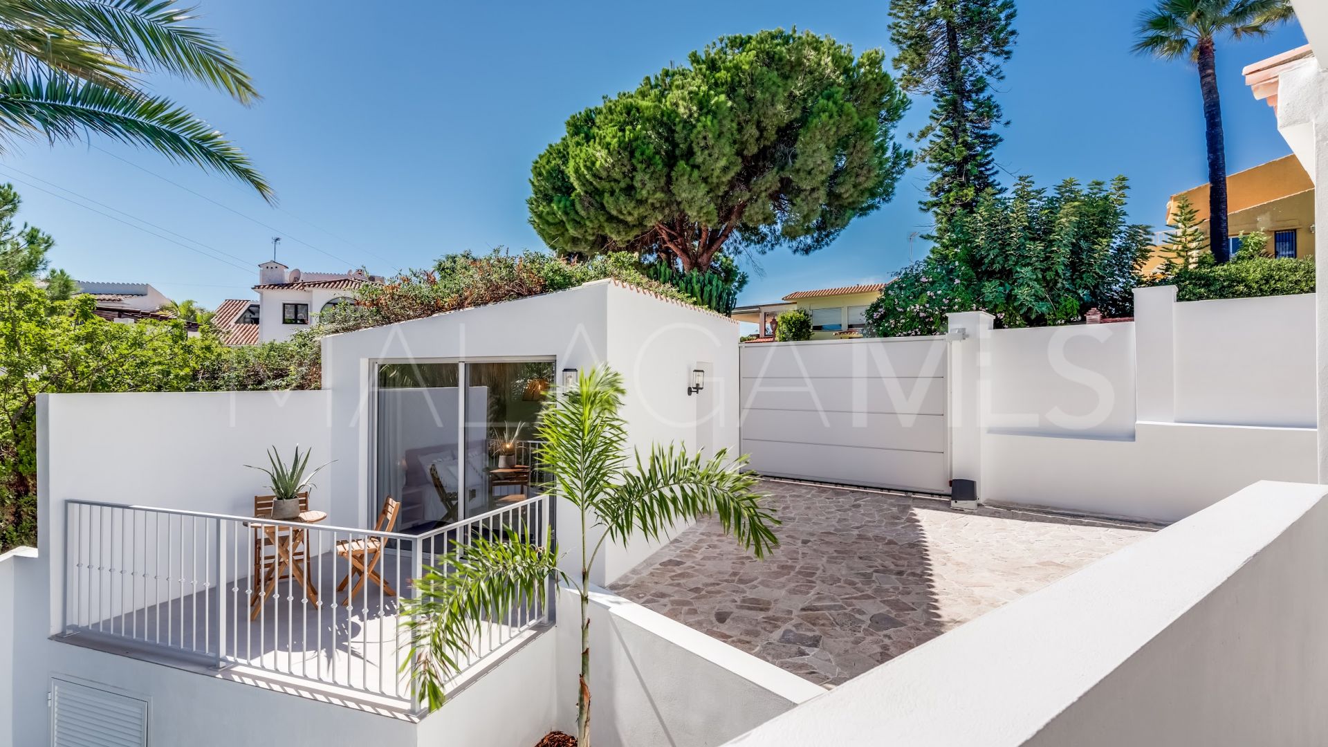 Villa for sale in Nueva Andalucia