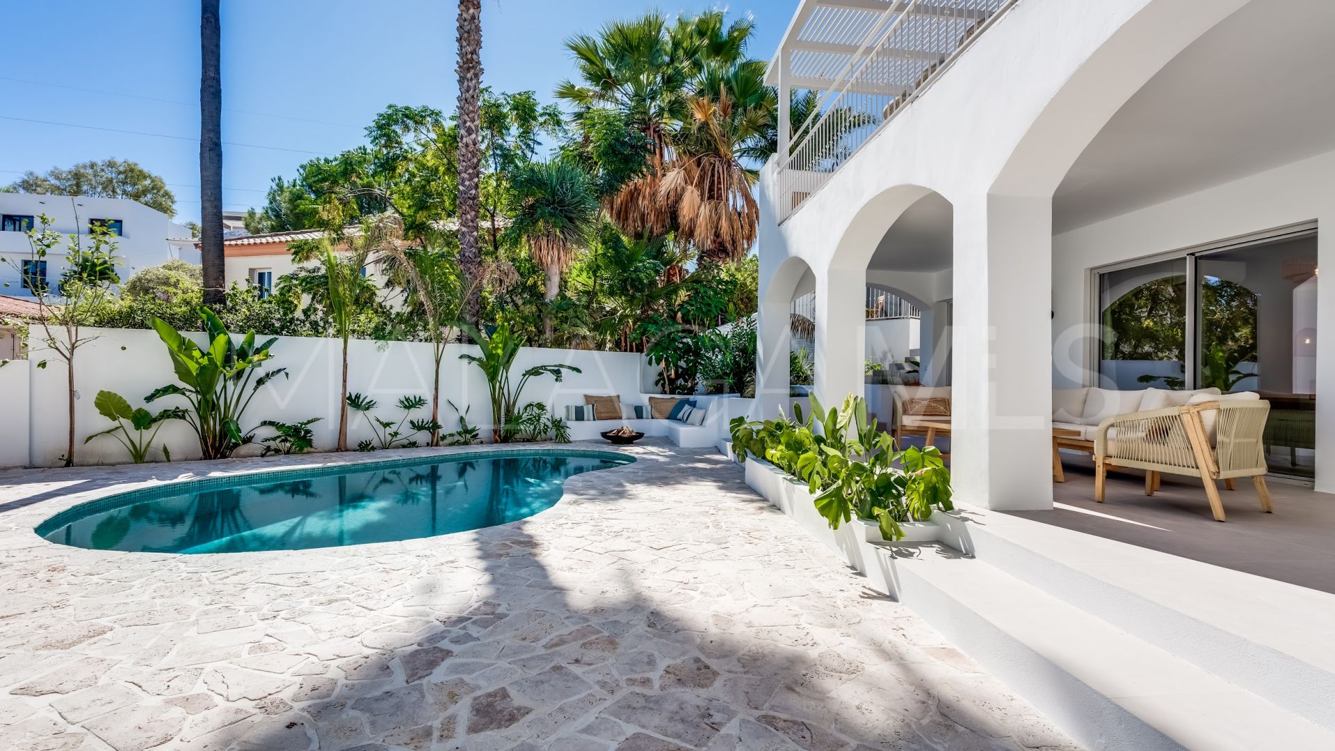 Villa for sale in Nueva Andalucia