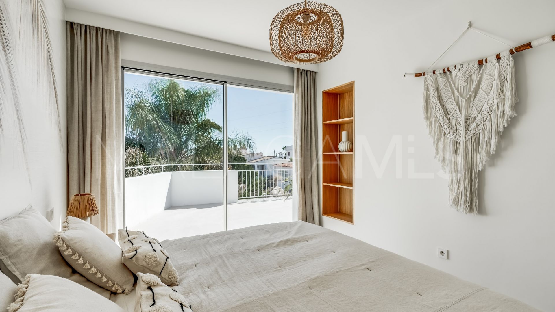 Villa for sale in Nueva Andalucia
