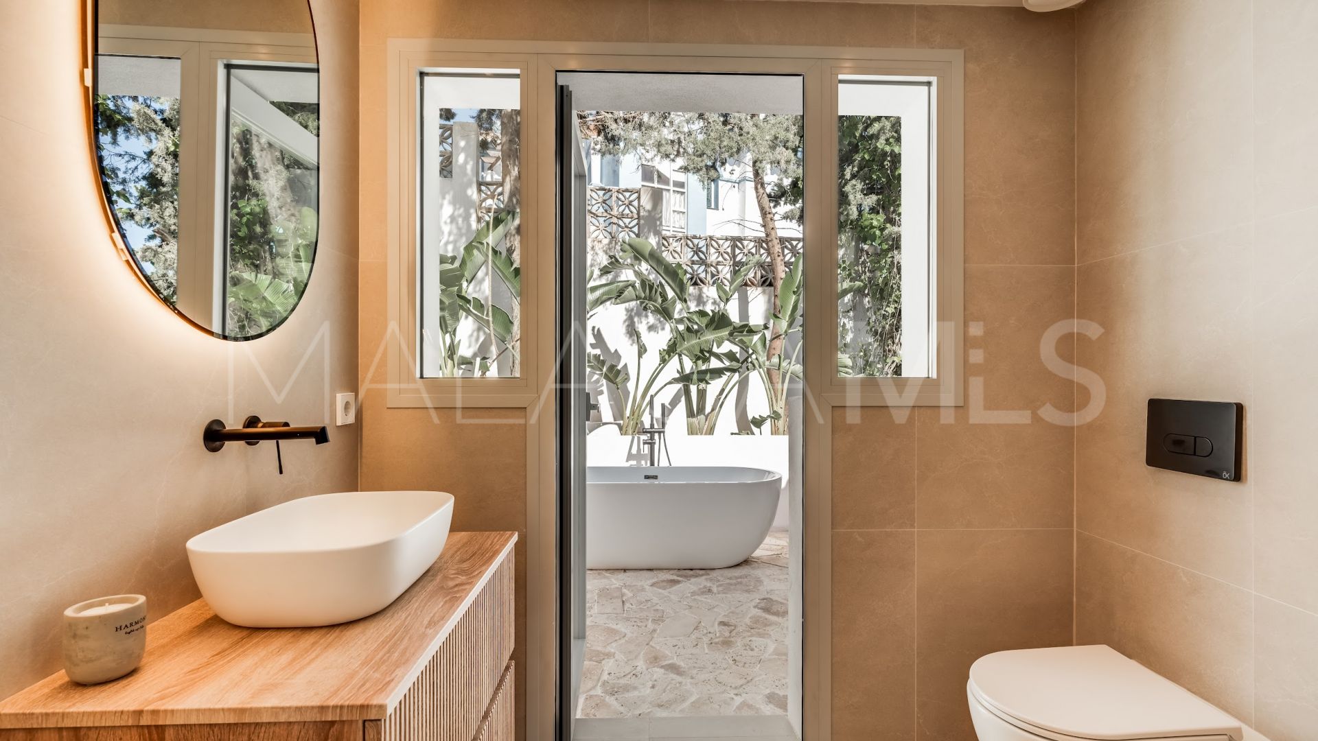 Villa for sale in Nueva Andalucia