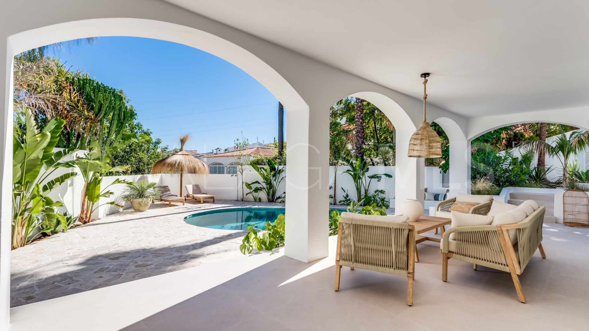 Villa for sale in Nueva Andalucia