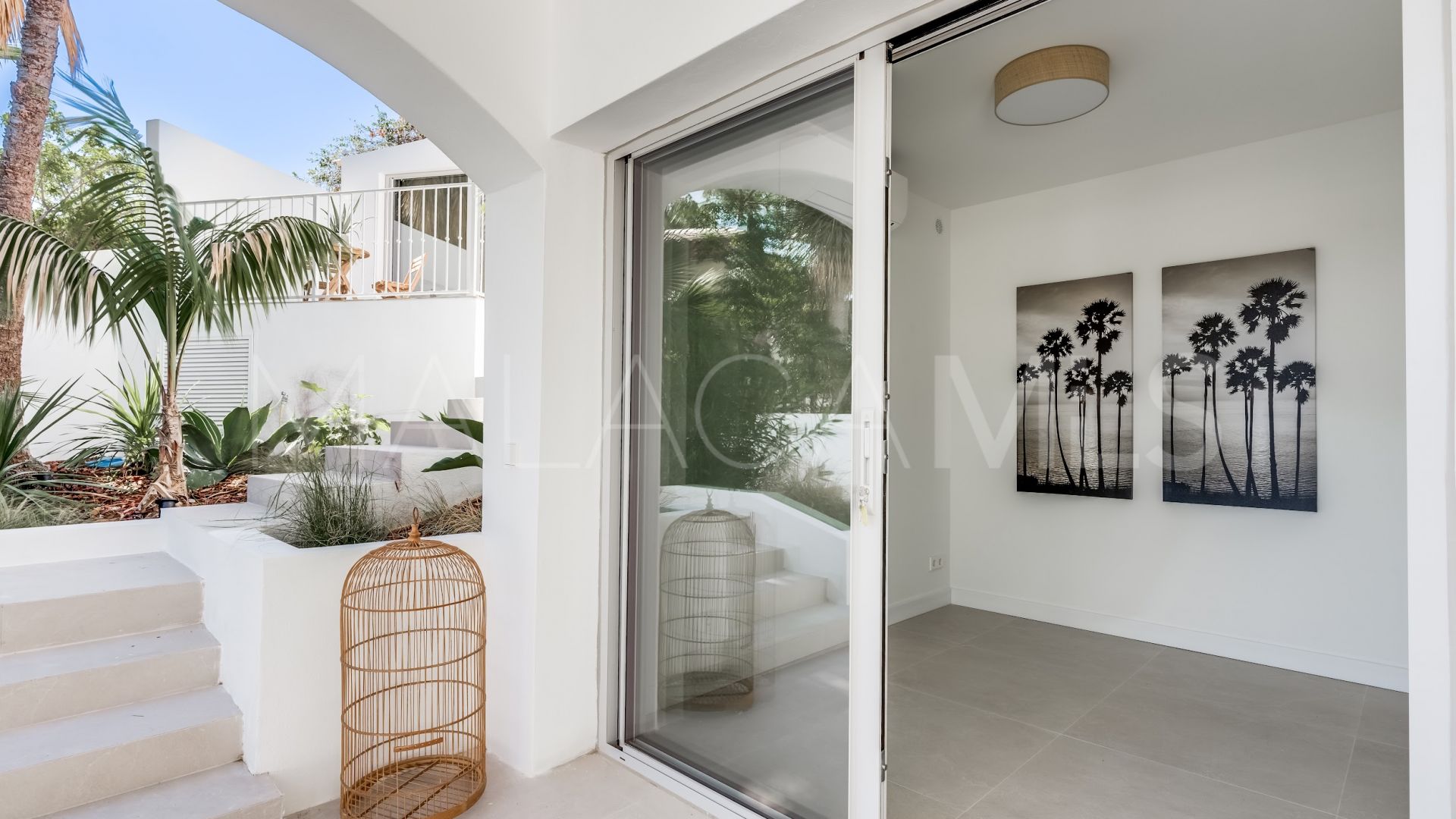 Villa for sale in Nueva Andalucia