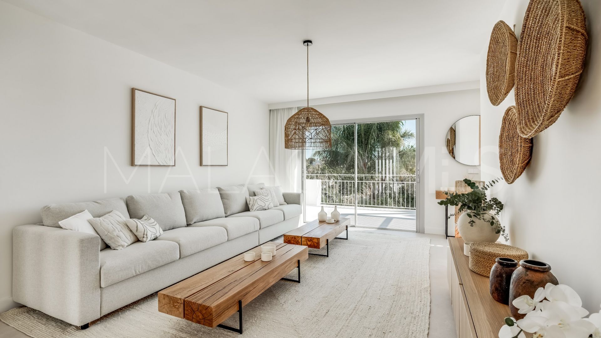 Villa for sale in Nueva Andalucia