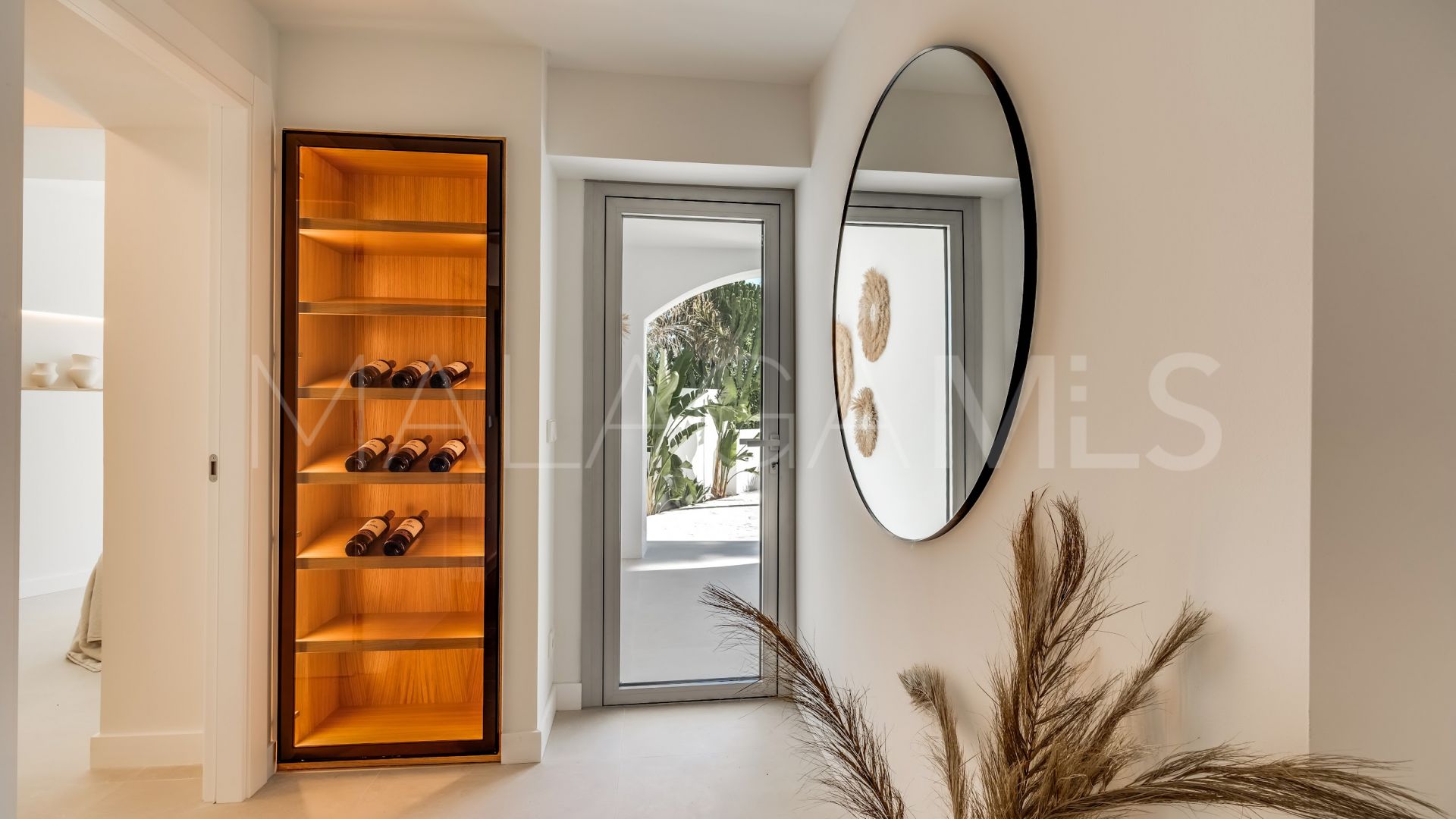 Villa for sale in Nueva Andalucia