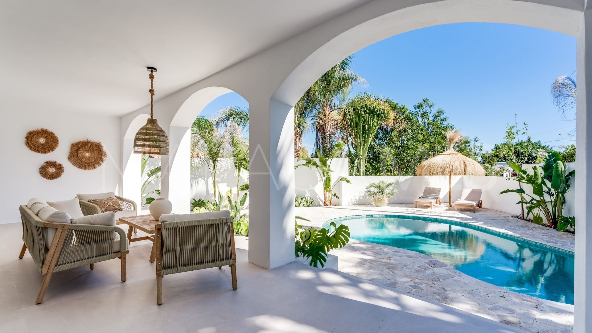Villa for sale in Nueva Andalucia