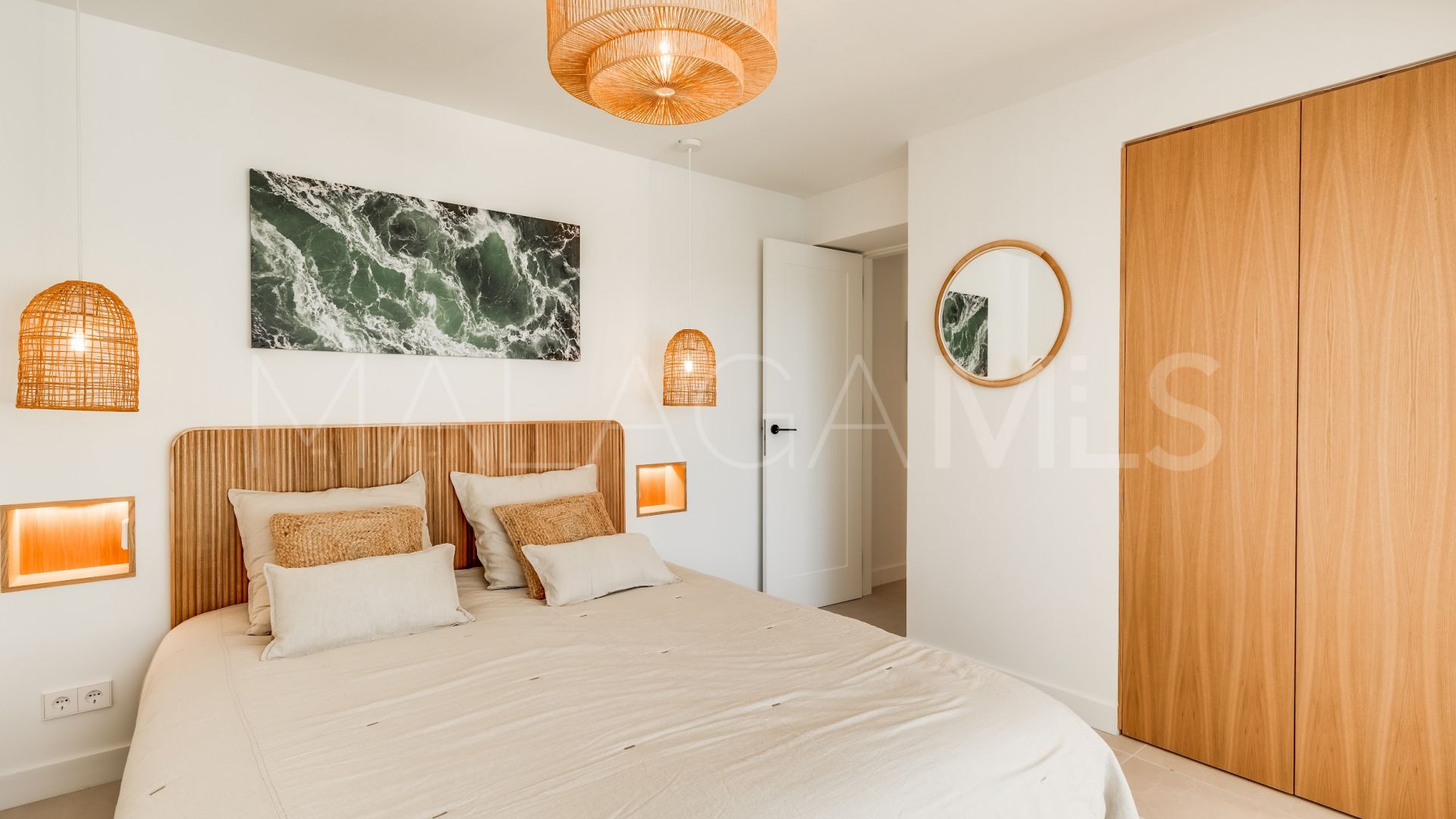 Villa for sale in Nueva Andalucia