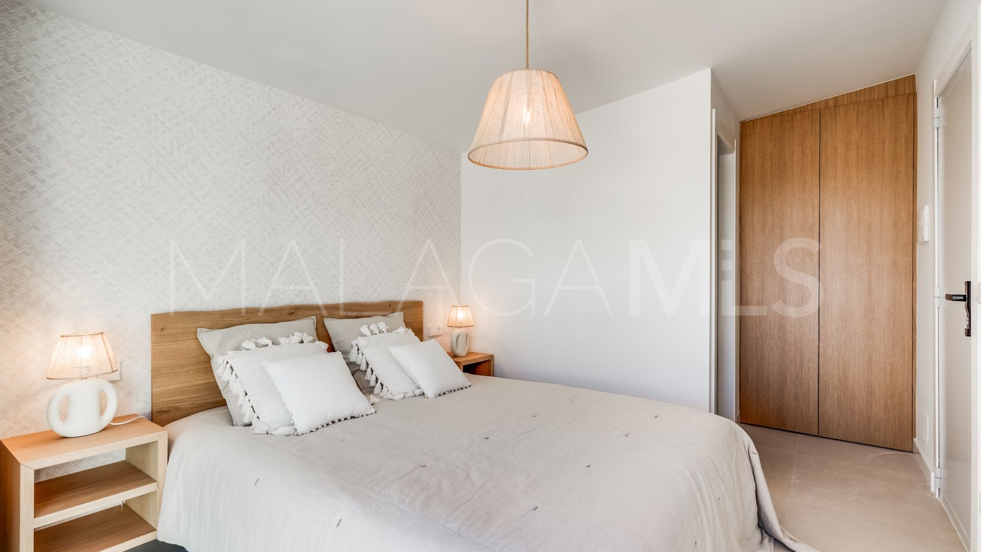 Villa for sale in Nueva Andalucia