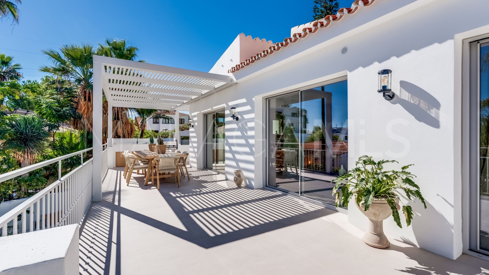 Villa for sale in Nueva Andalucia