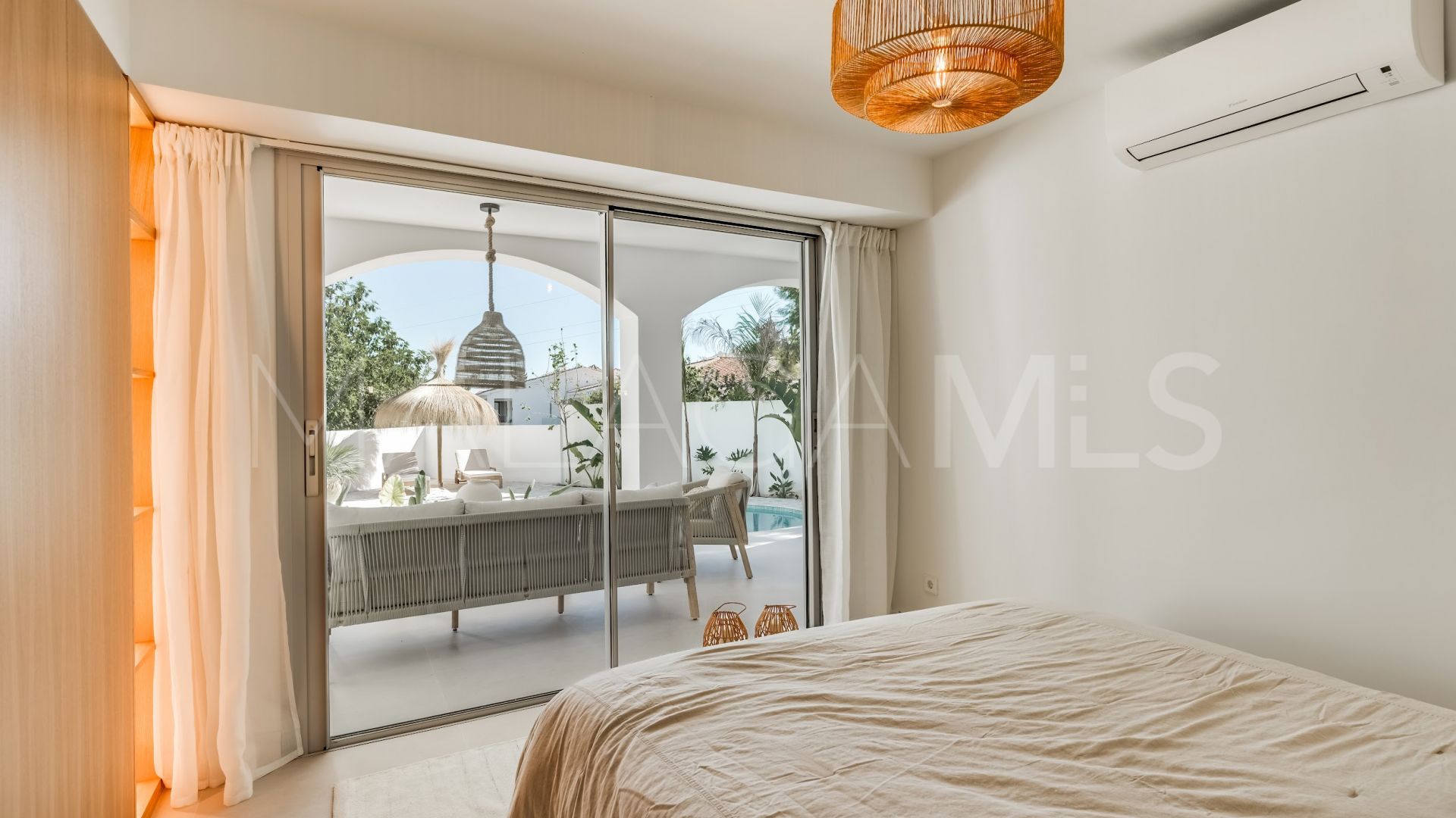 Villa for sale in Nueva Andalucia