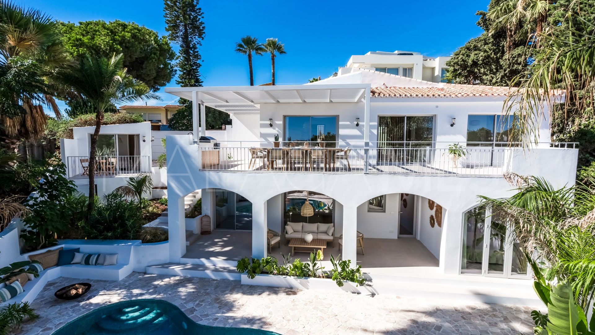 Villa for sale in Nueva Andalucia