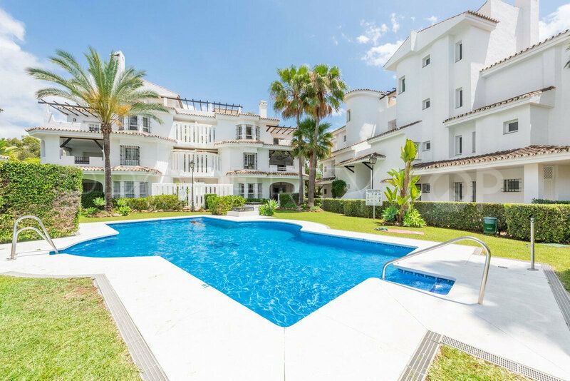 Se vende atico duplex de 2 dormitorios en Nueva Andalucia