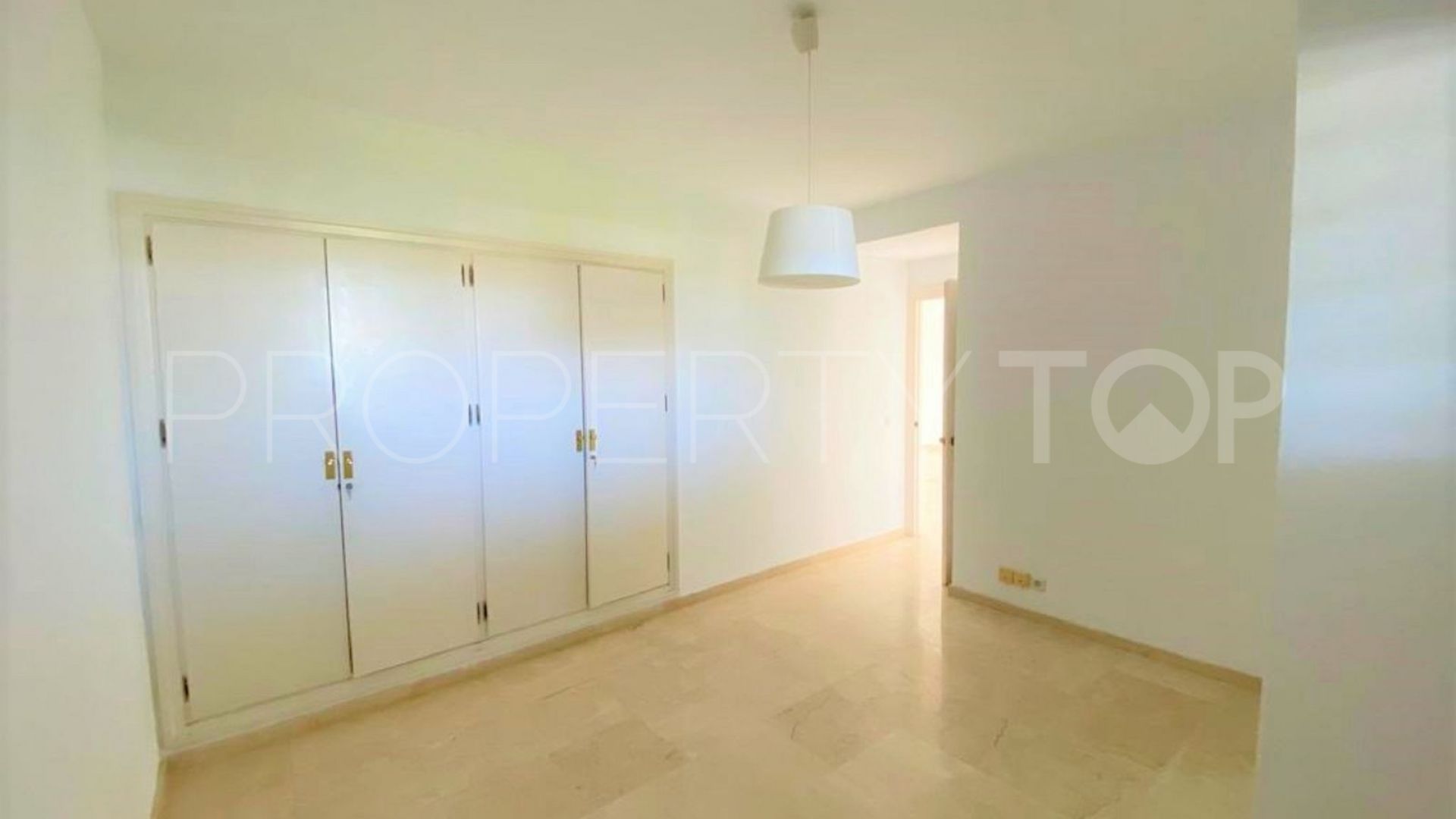 For sale 3 bedrooms apartment in Guadalmina Alta