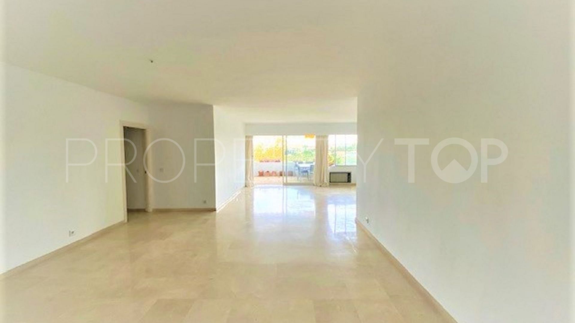 For sale 3 bedrooms apartment in Guadalmina Alta