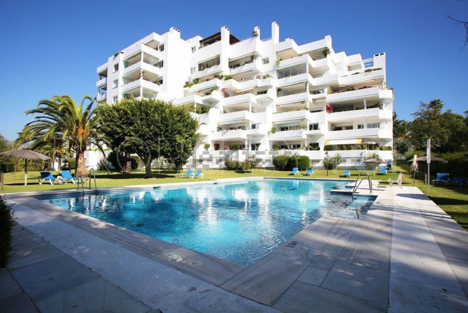 For sale 3 bedrooms apartment in Guadalmina Alta