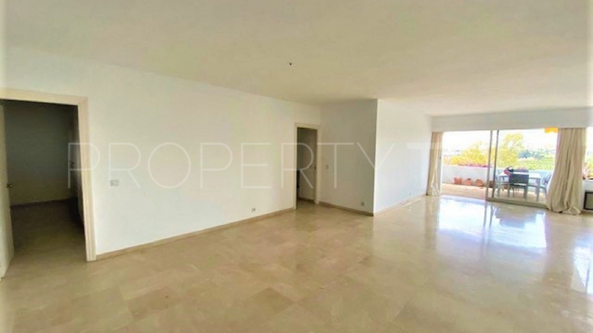 For sale 3 bedrooms apartment in Guadalmina Alta