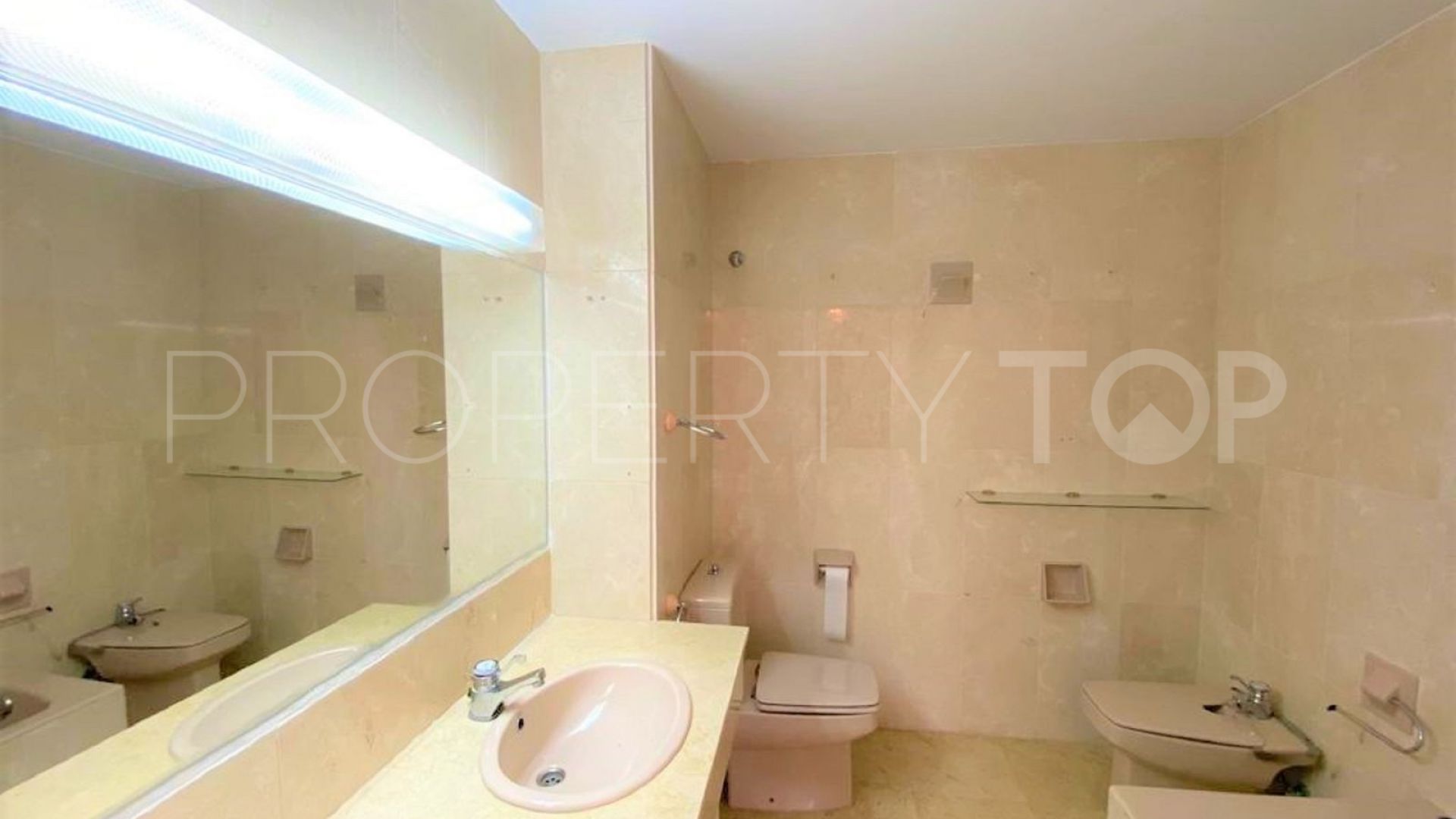 For sale 3 bedrooms apartment in Guadalmina Alta