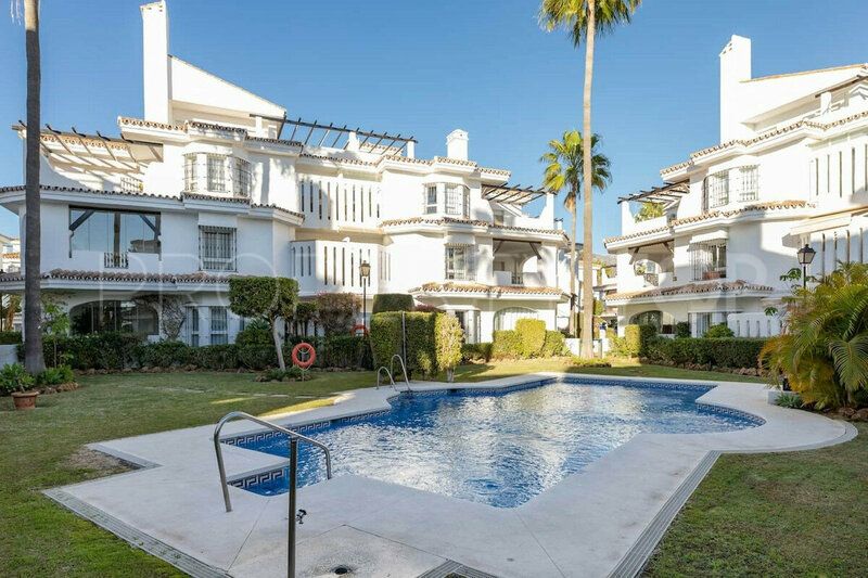 Atico duplex a la venta en Nueva Andalucia con 2 dormitorios