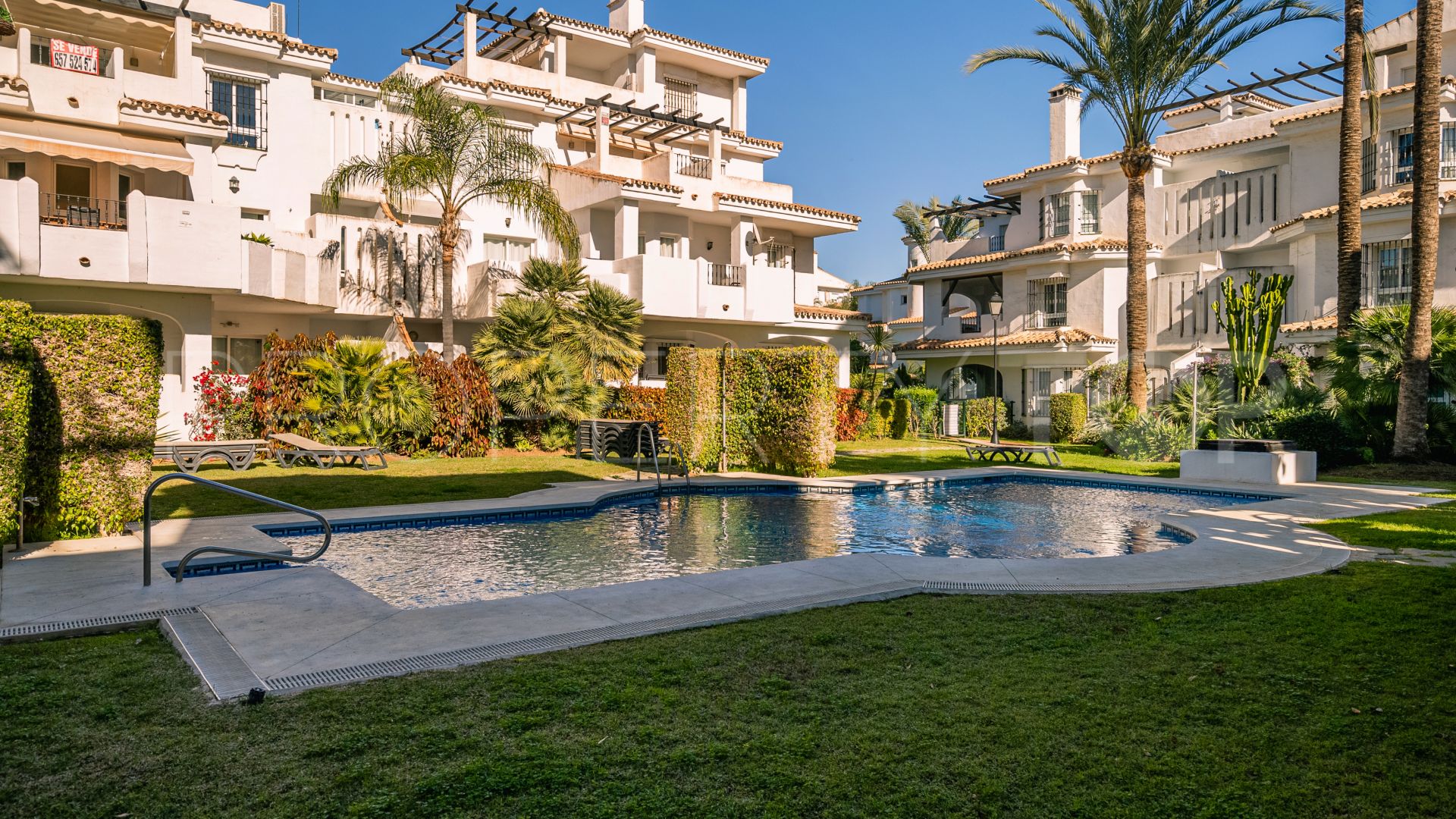 Penthouse for sale in Los Naranjos de Marbella