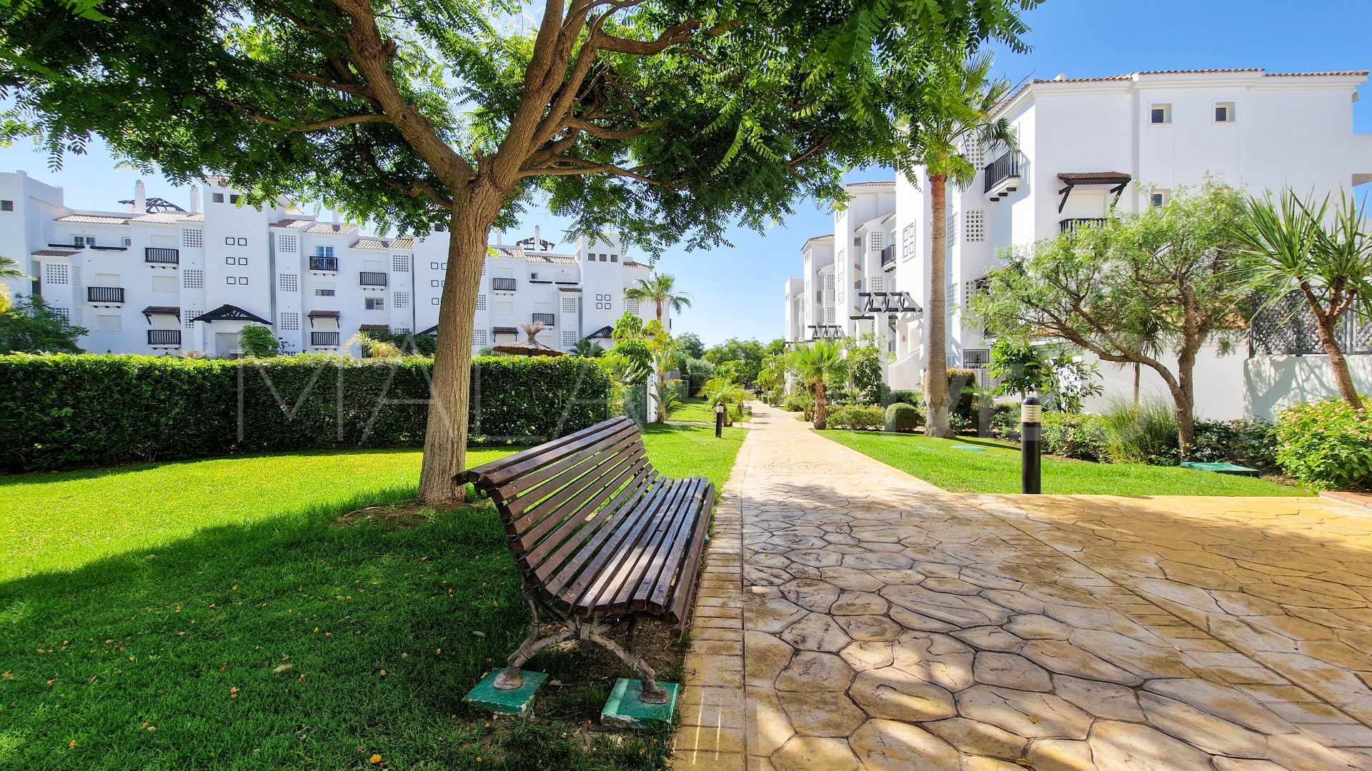 For sale ground floor apartment in La Duquesa with 2 bedrooms