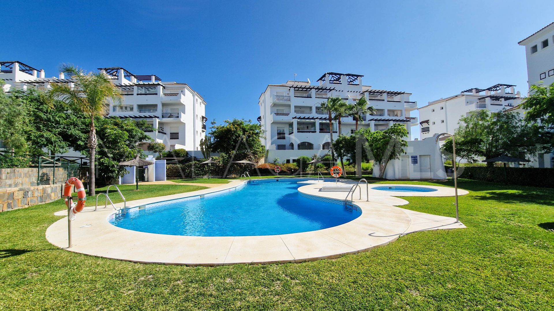 For sale ground floor apartment in La Duquesa with 2 bedrooms