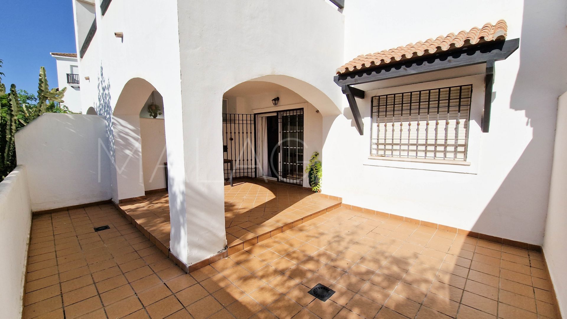 For sale ground floor apartment in La Duquesa with 2 bedrooms