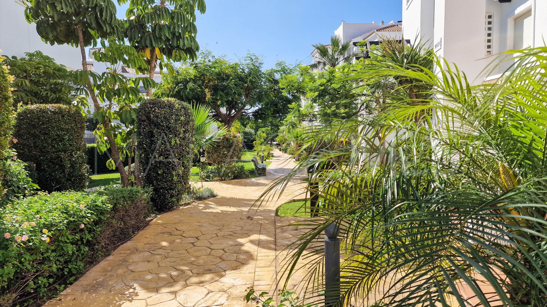 For sale ground floor apartment in La Duquesa with 2 bedrooms