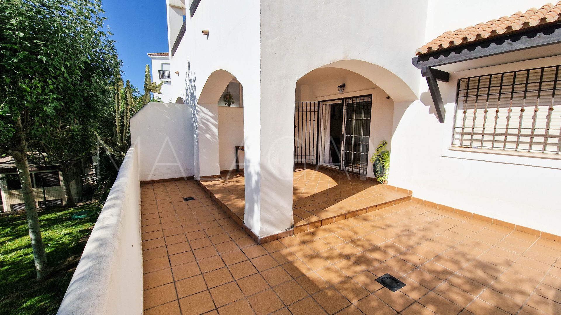 For sale ground floor apartment in La Duquesa with 2 bedrooms