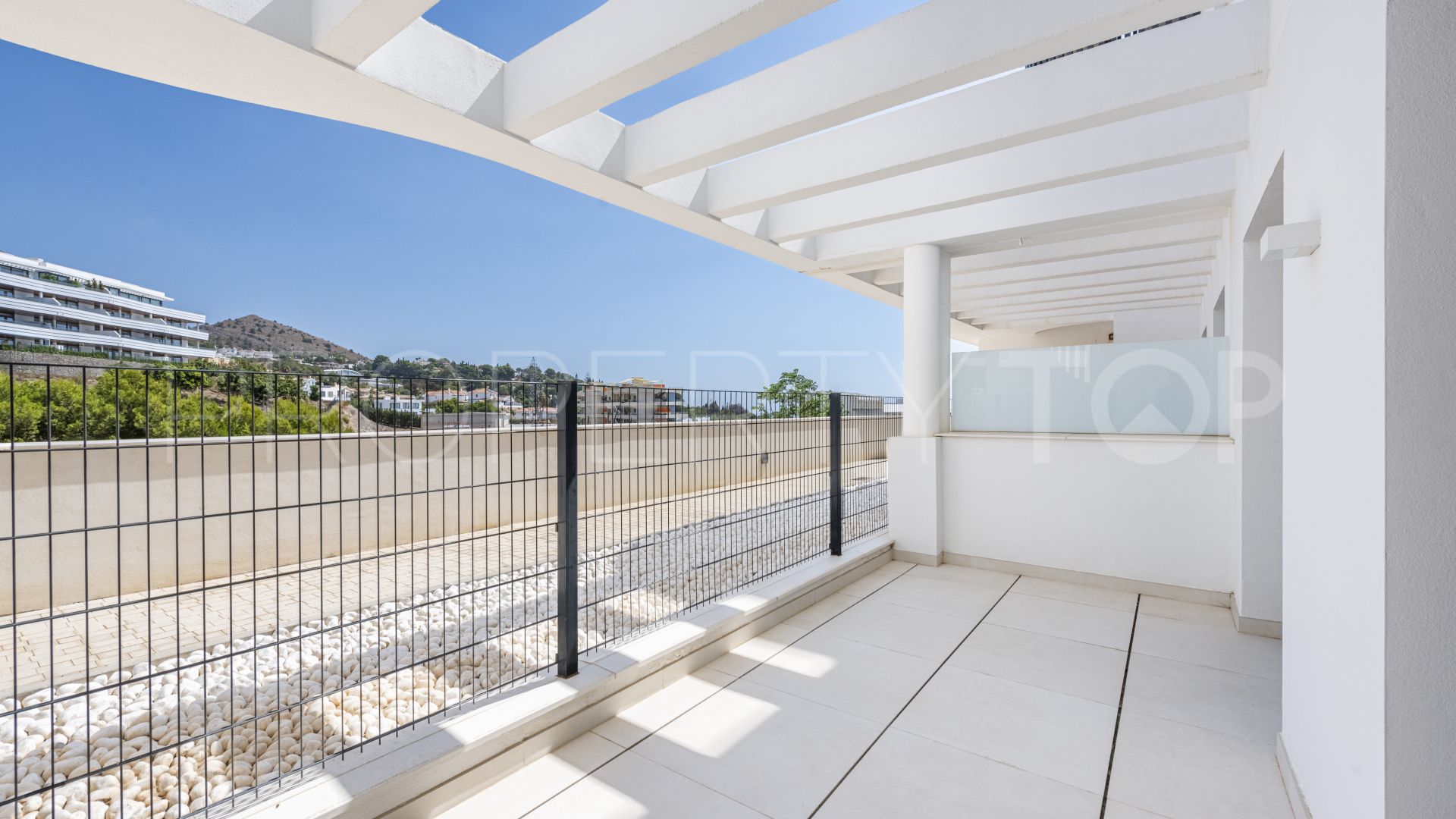 For sale ground floor apartment in El Higueron