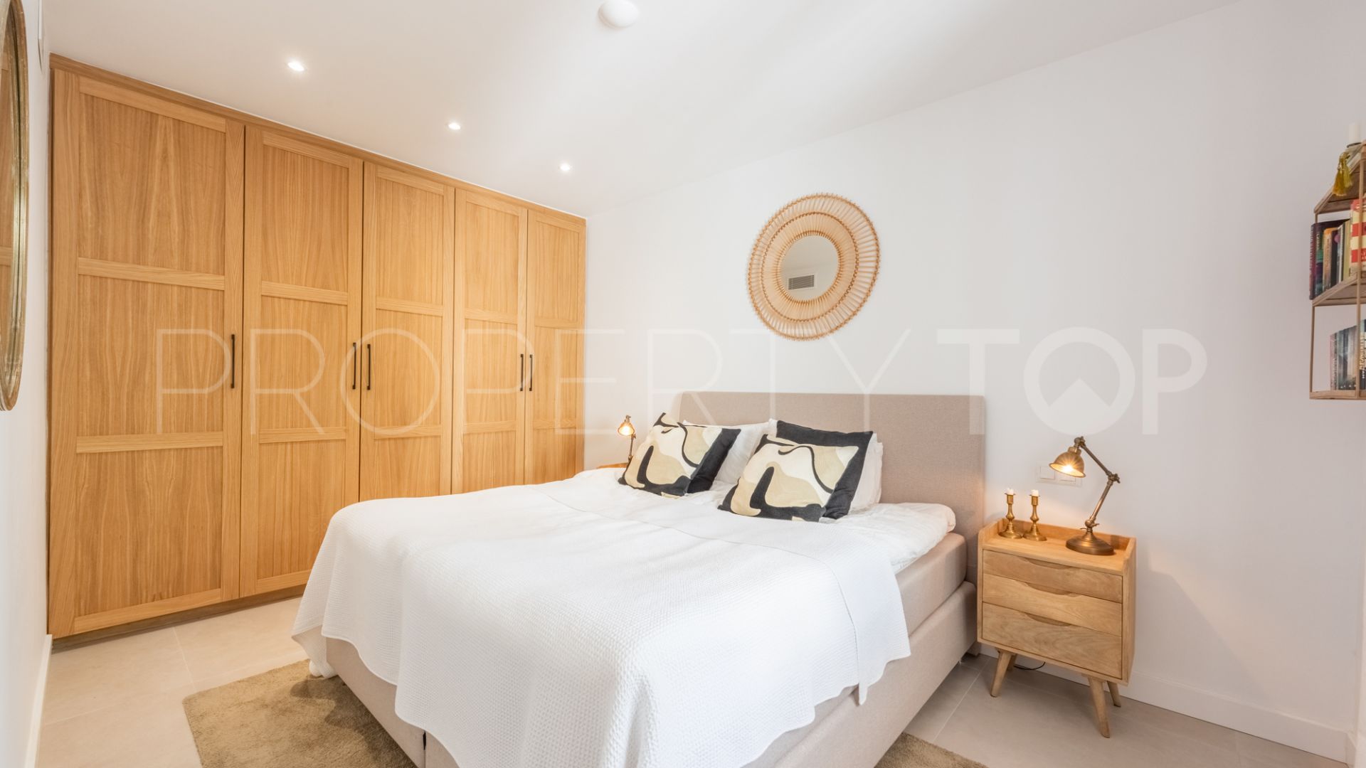 Se vende apartamento de 2 dormitorios en Nueva Andalucia