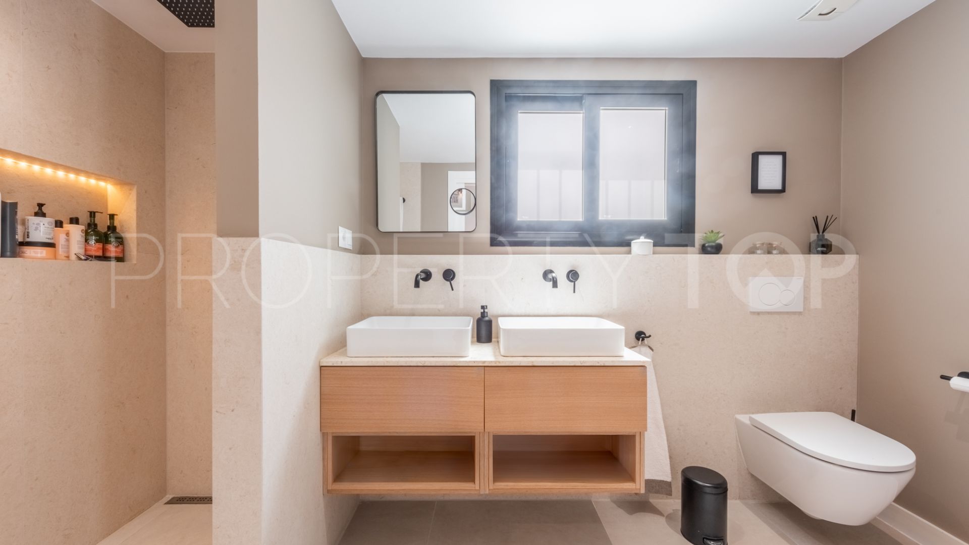 Se vende apartamento de 2 dormitorios en Nueva Andalucia