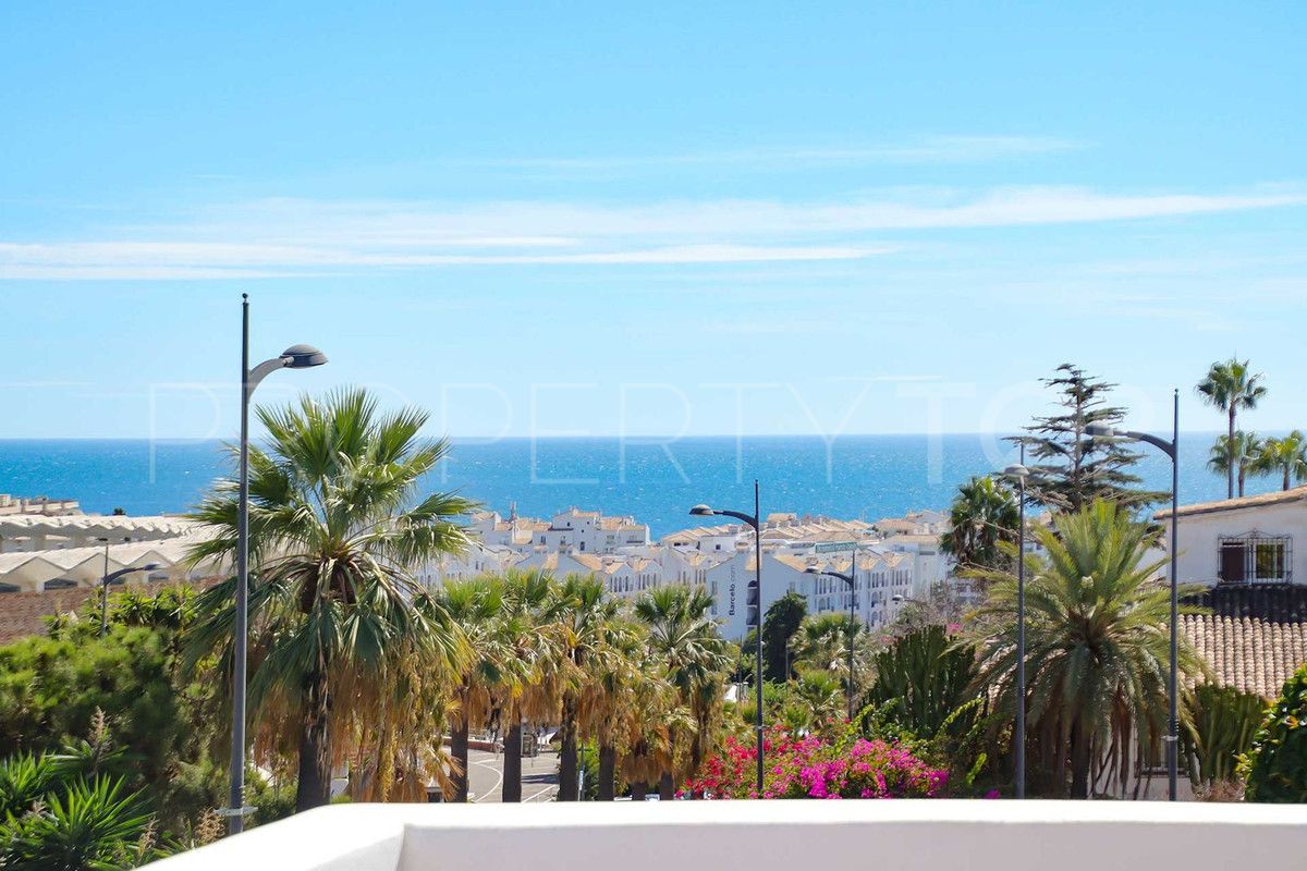 Nueva Andalucia 2 bedrooms penthouse for sale