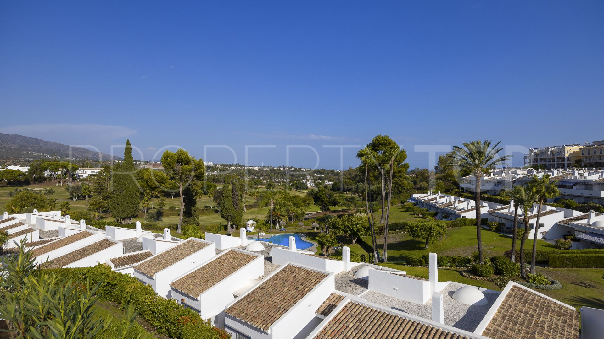 For sale 3 bedrooms penthouse in Nueva Andalucia